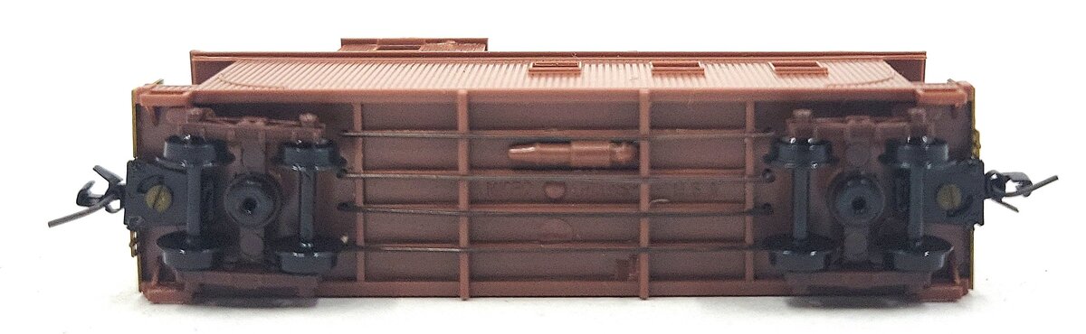 Micro-Trains 05000010 N Undecorated 34' Wood Sheathed Slanted Cupola Caboose
