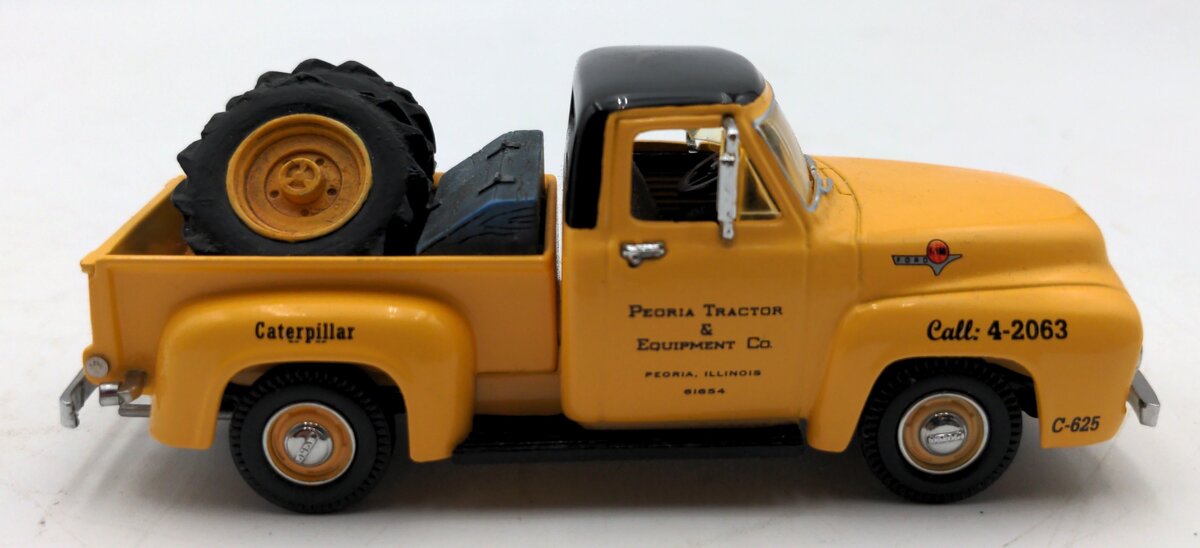Matchbox YIS02 1:43 Scale Diecast 1955 Ford F 100 NIB