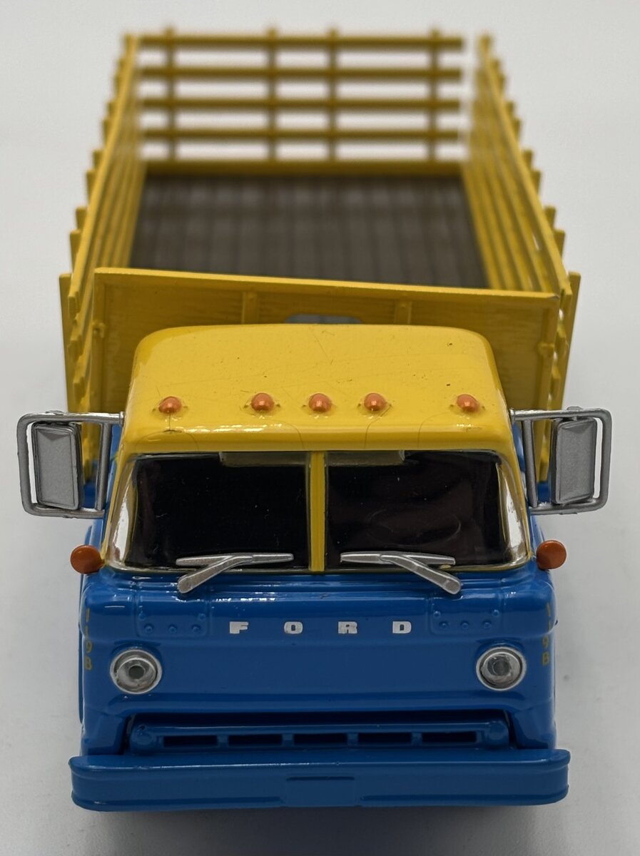 Athearn 90918 1:50 Blue/Yellow Conrail Ford C Series Stakebed Truck EX/Box