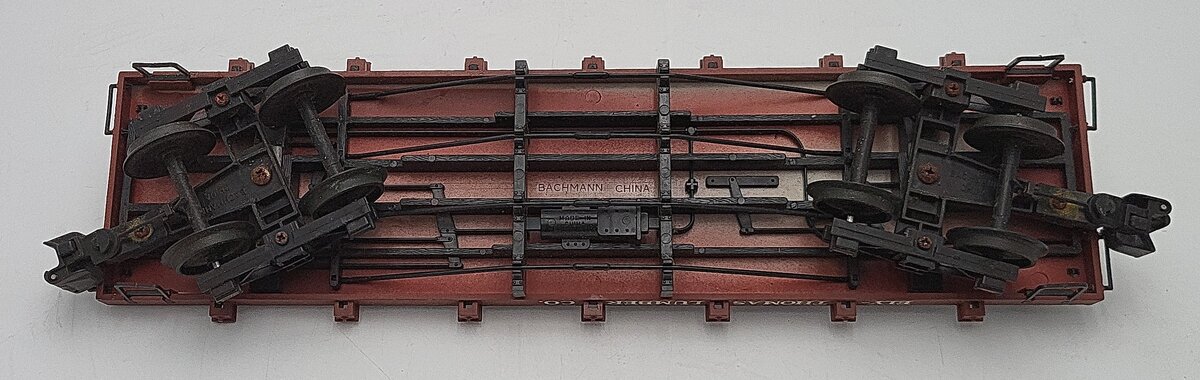 Bachmann 95627 Ely-Thomas Flatcar with Stakes & Wood Load