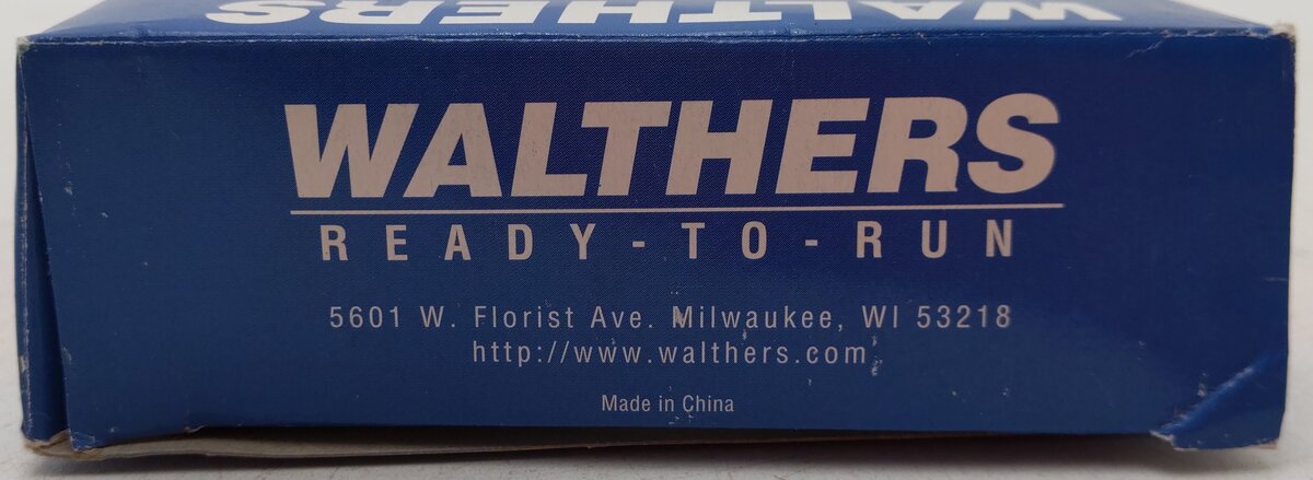 Walthers 932-16303 HO Scale Santa Fe 85' Budd 46-Seat Coach EX/Box