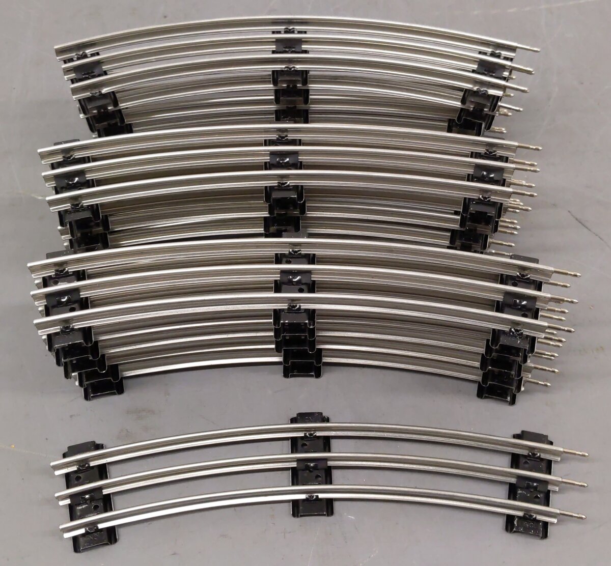 Lionel 6-65501 O Gauge Tubular 31" Diameter Curved Track (16) EX