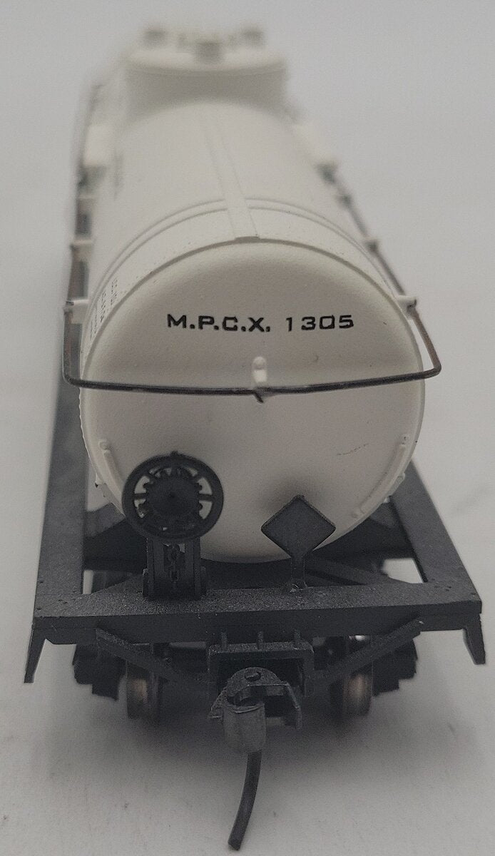 Athearn 1586 HO Scale Magnolia Tank Car #1305 EX/Box