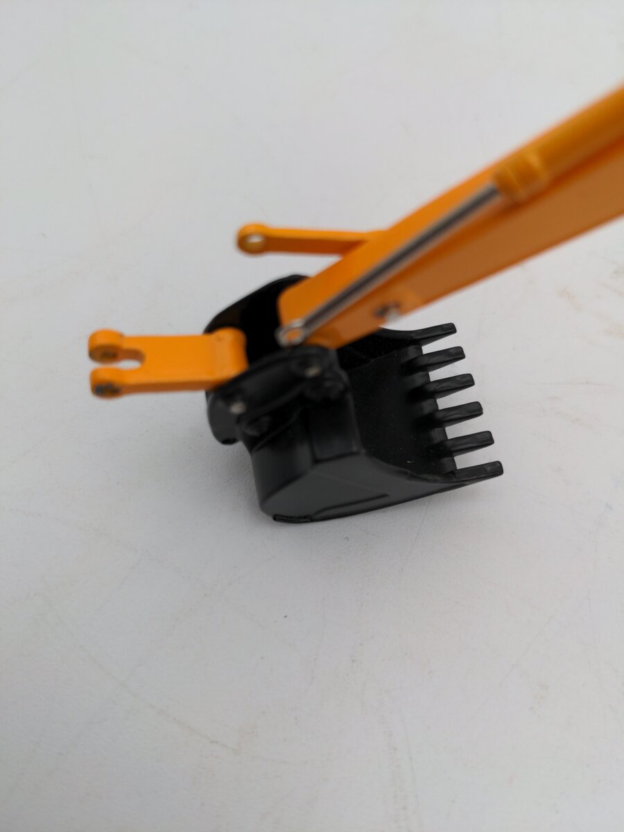 Motorart 131367 Scale 1:50 Diecast JCB Excavator JS220 VG