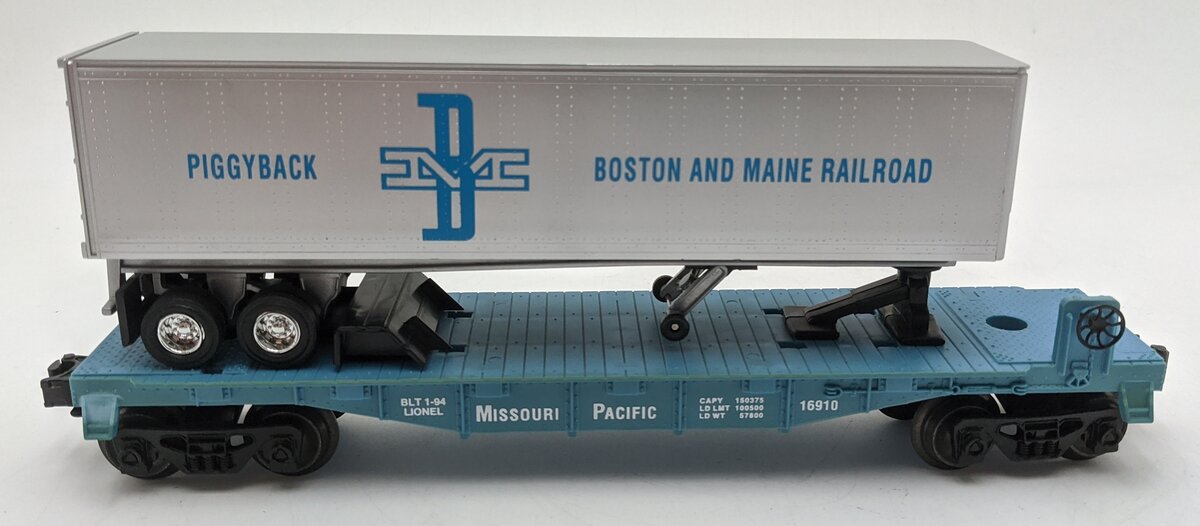 Lionel 6-16910 O Gauge Missouri Pacific Flatcar w/ Boston & Maine Trailer EX