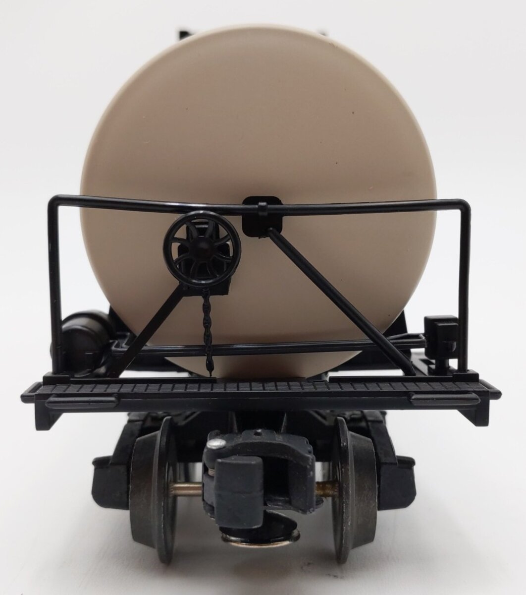 Lionel 6-17901 O Gauge Chevron Uni-body Tank Car LN/Box