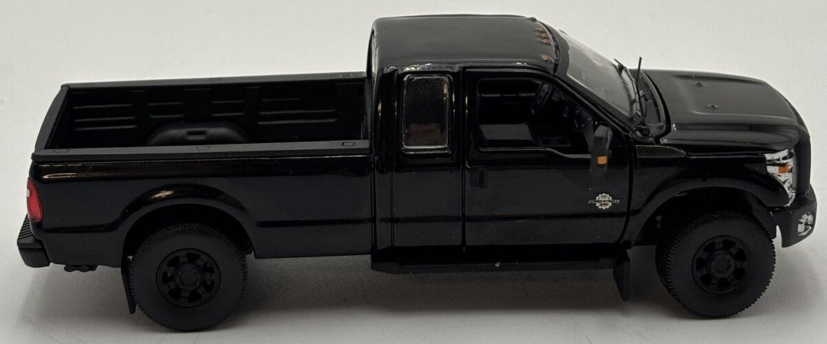 SWORD 1100-KM 1:50 Ford F250 XLT Pickup with Super Cab and 8' Bed in Black EX