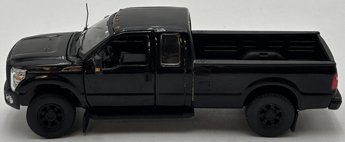 SWORD 1100-KM 1:50 Ford F250 XLT Pickup with Super Cab and 8' Bed in Black EX