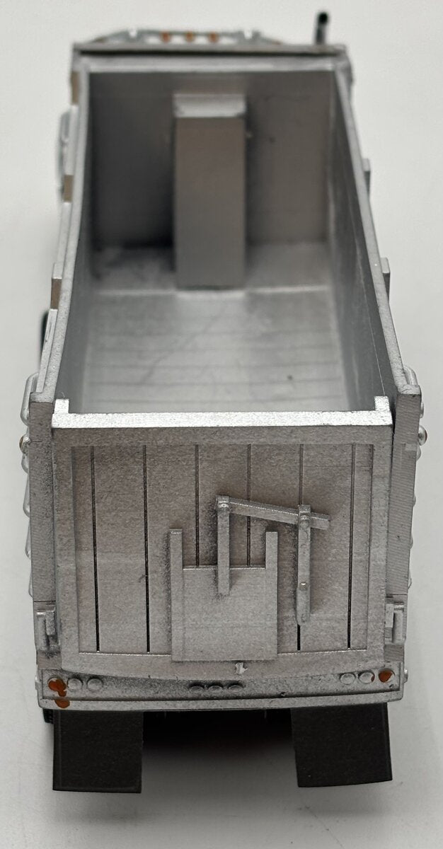 Custom Built 1:50 White Mack Granite w/Resin Dump Box EX