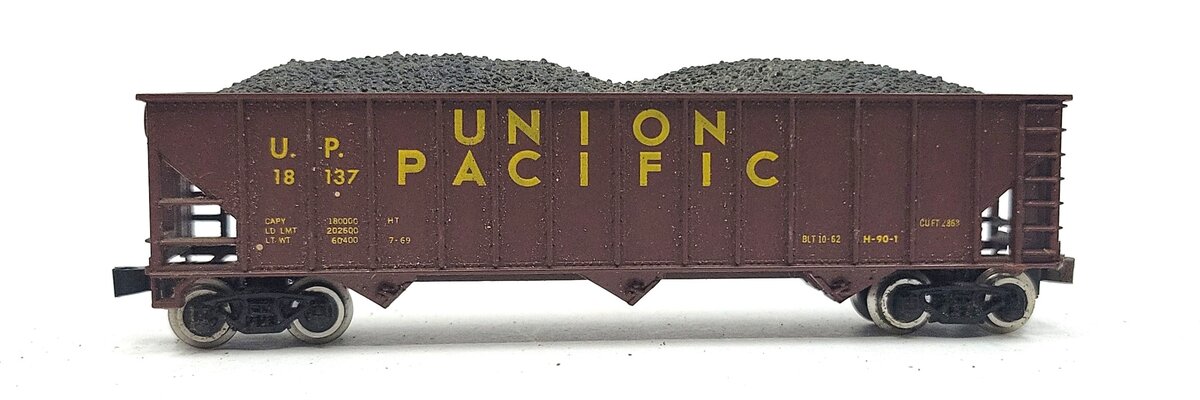 Atlas 3263 N Scale Union Pacific Hopper Car w/Coal Load #18137 VG/Box