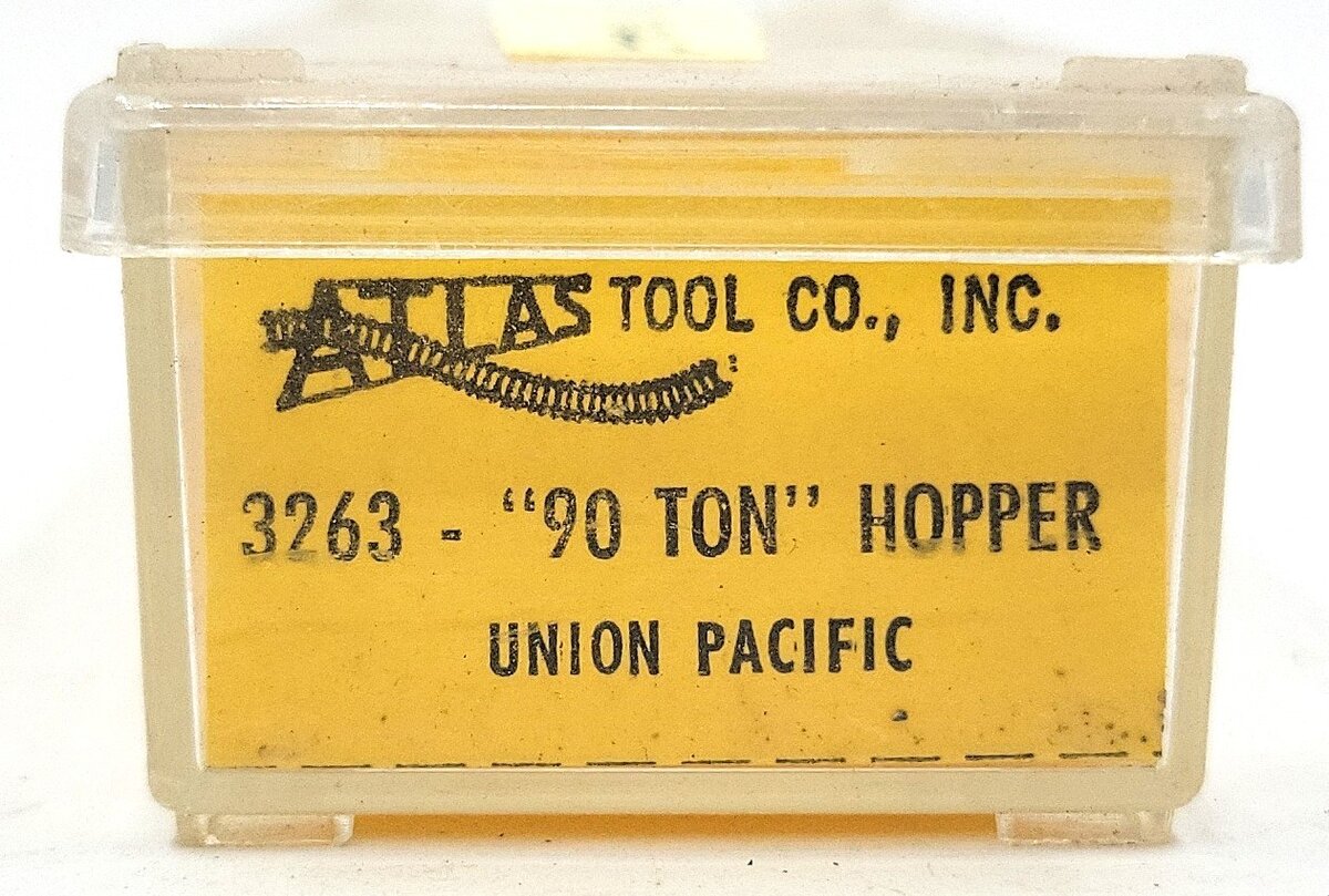 Atlas 3263 N Scale Union Pacific Hopper Car w/Coal Load #18137 VG/Box
