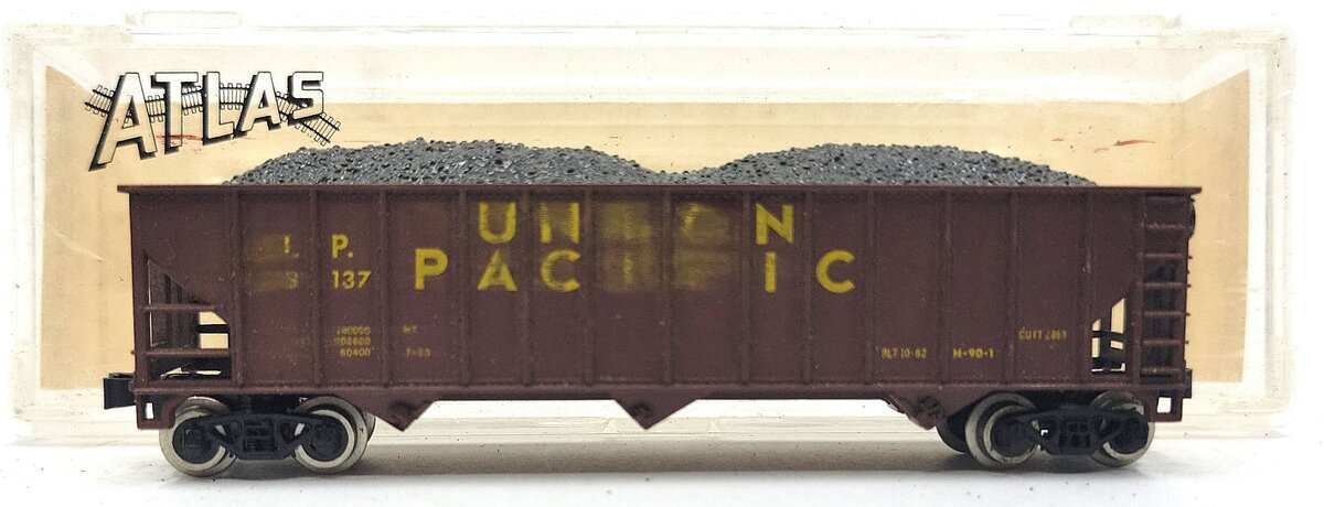 Atlas 3263 N Scale Union Pacific Hopper Car w/Coal Load #18137 VG/Box
