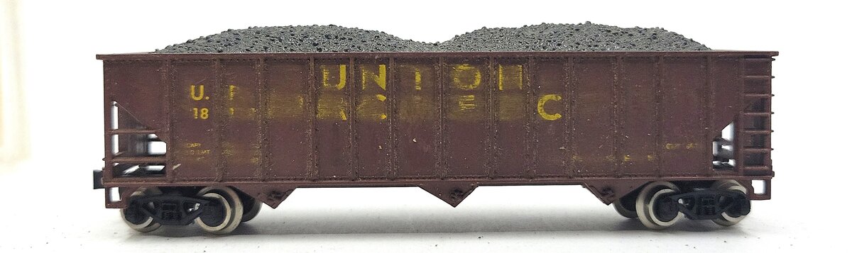 Atlas 3263 N Scale Union Pacific Hopper Car w/Coal Load #18137 VG/Box