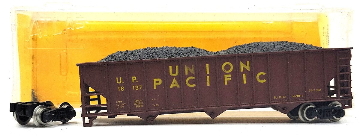Atlas 3263 N Scale Union Pacific Hopper Car w/Coal Load #18137 VG/Box