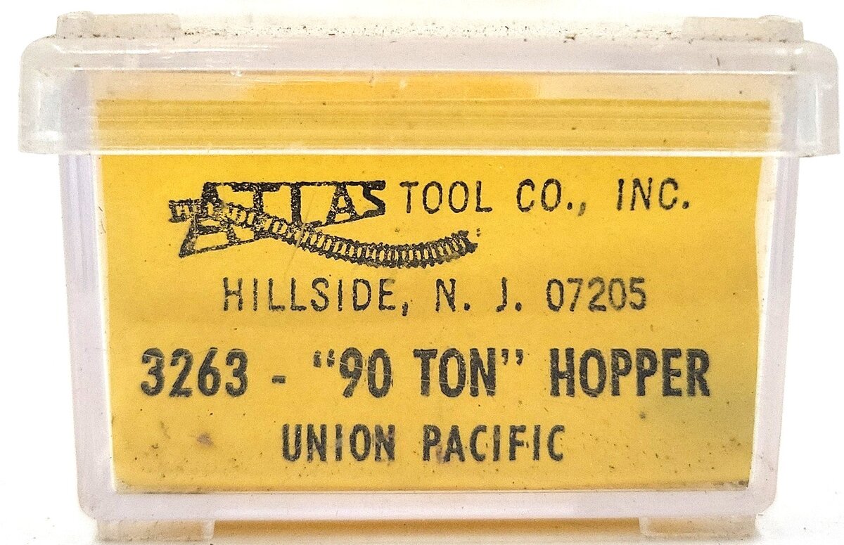 Atlas 3263 N Scale Union Pacific Hopper Car w/Coal Load #18137 VG/Box