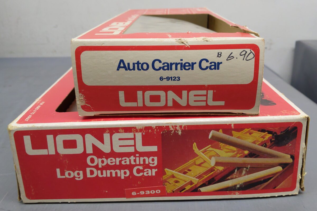 Lionel 6-9123 / 6-9300 O-Gauge Assorted Freight Cars [2] VG/Box