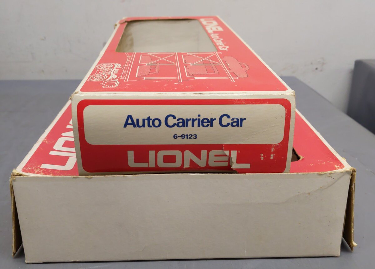 Lionel 6-9123 / 6-9300 O-Gauge Assorted Freight Cars [2] VG/Box