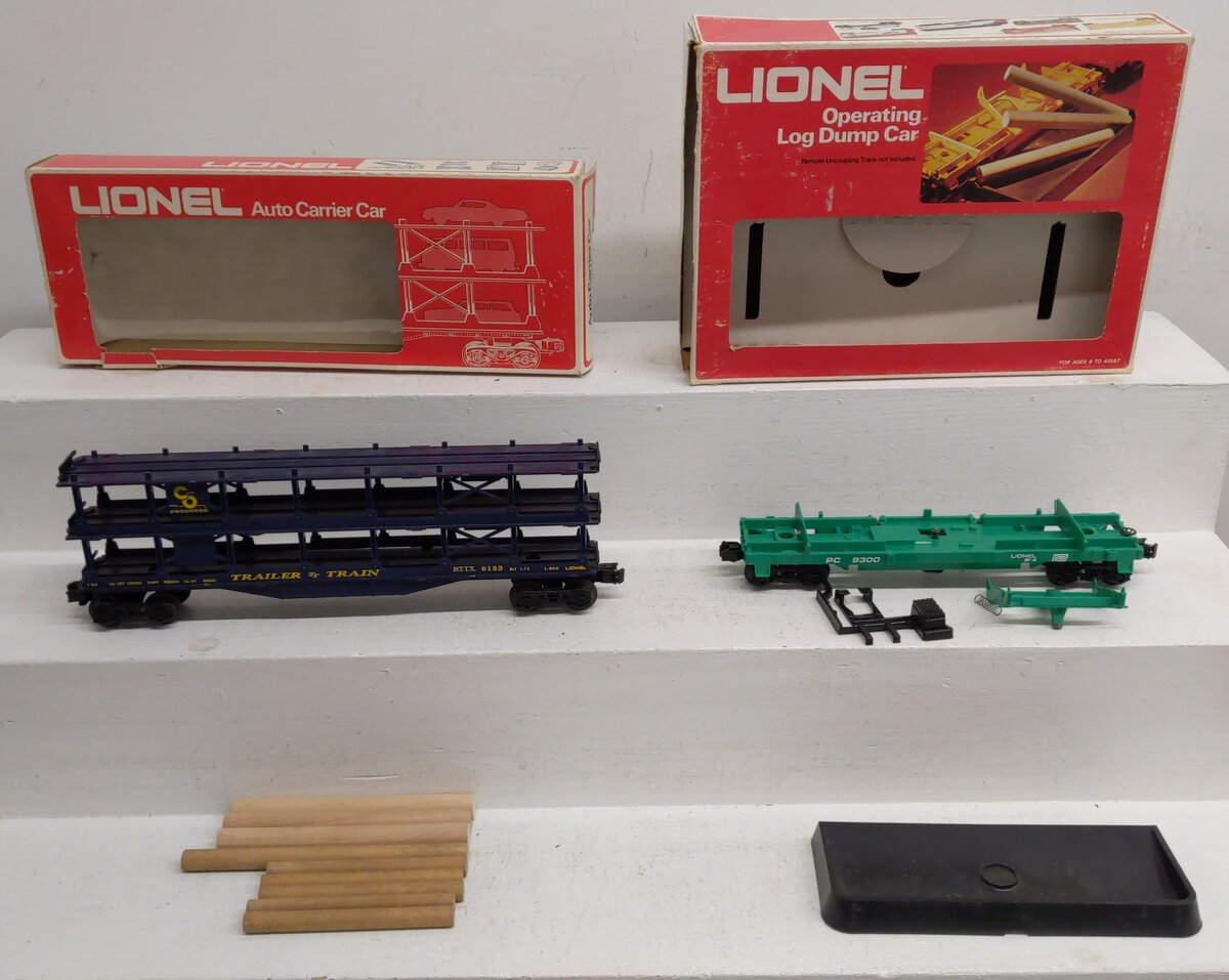 Lionel 6-9123 / 6-9300 O-Gauge Assorted Freight Cars [2] VG/Box