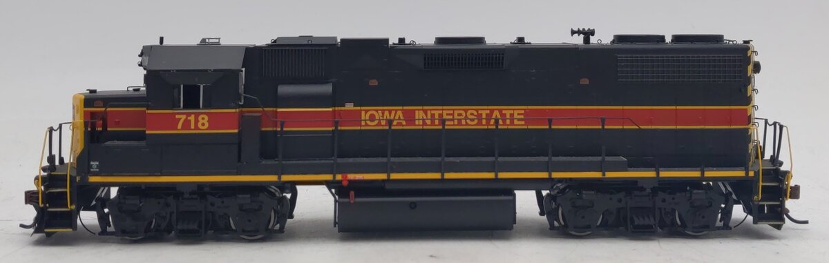 Athearn ATHG40840 HO Scale Iowa Interstate GP38-2 Diesel Locomotive #718 w/ DCC LN/Box