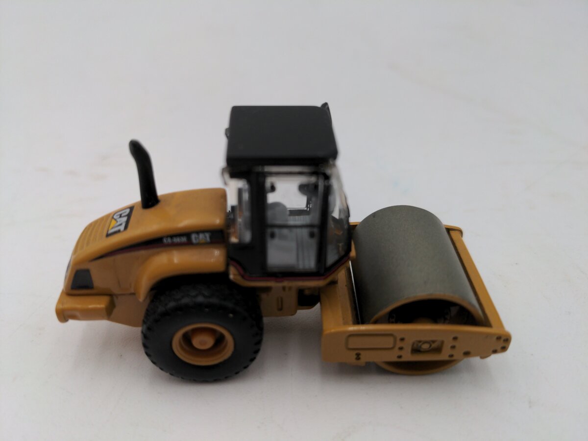 Norscot 55155 1:87 Diecast CAT(R),CS-563E Smooth Drum Vibratory Soil Compactor VG