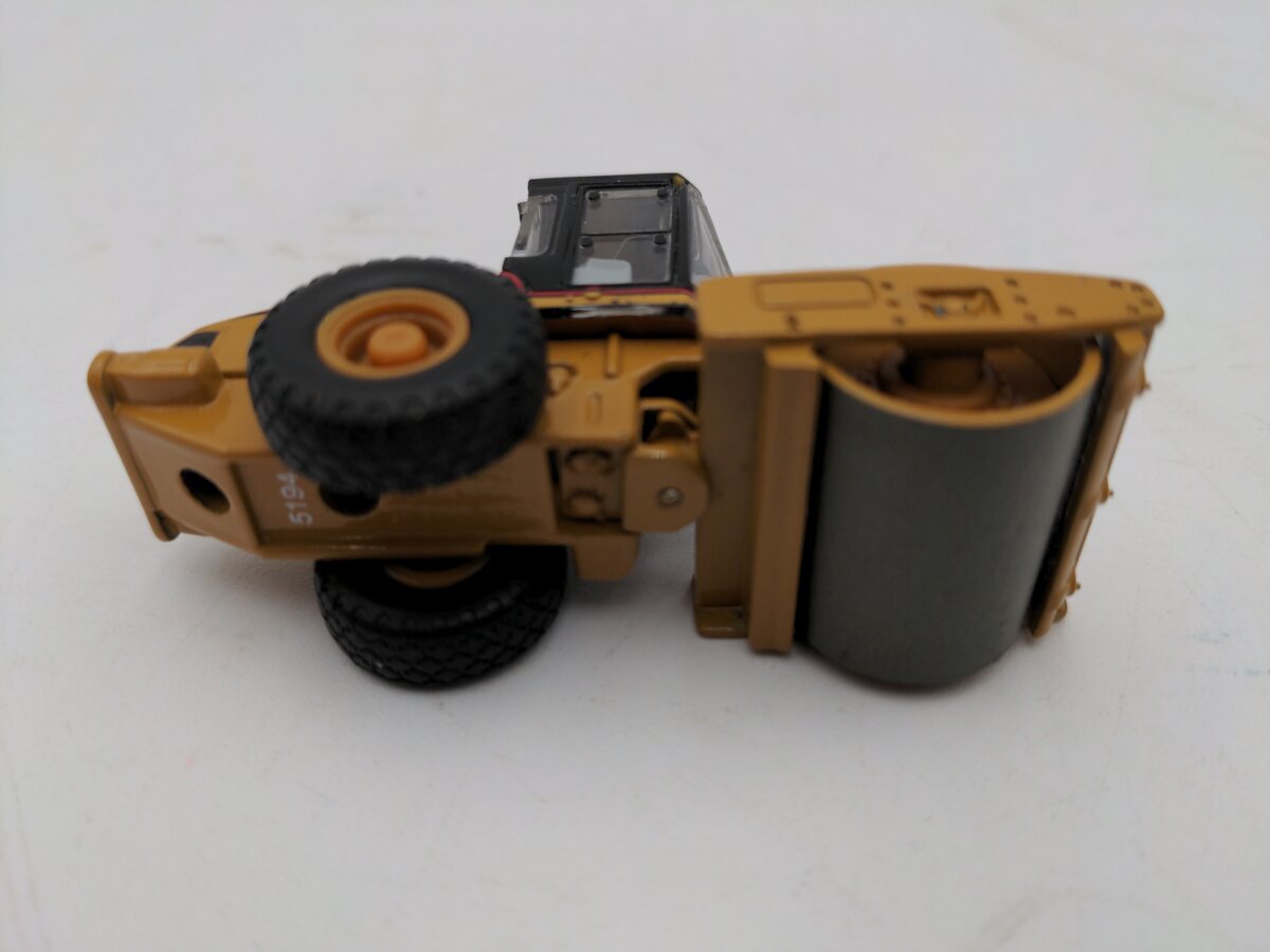 Norscot 55155 1:87 Diecast CAT(R),CS-563E Smooth Drum Vibratory Soil Compactor VG