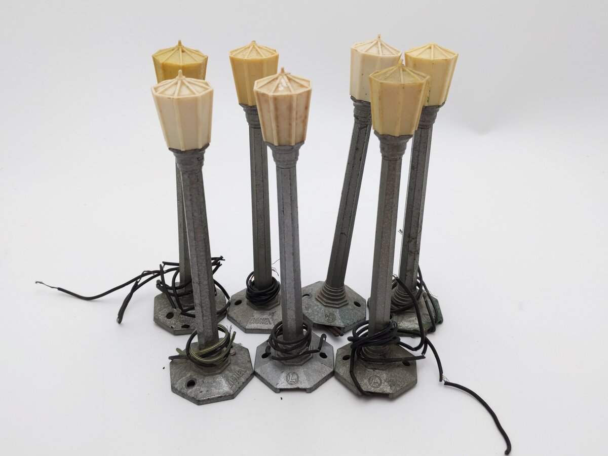 Lionel 71 Vintage O Diecast Lamp Posts [7] VG