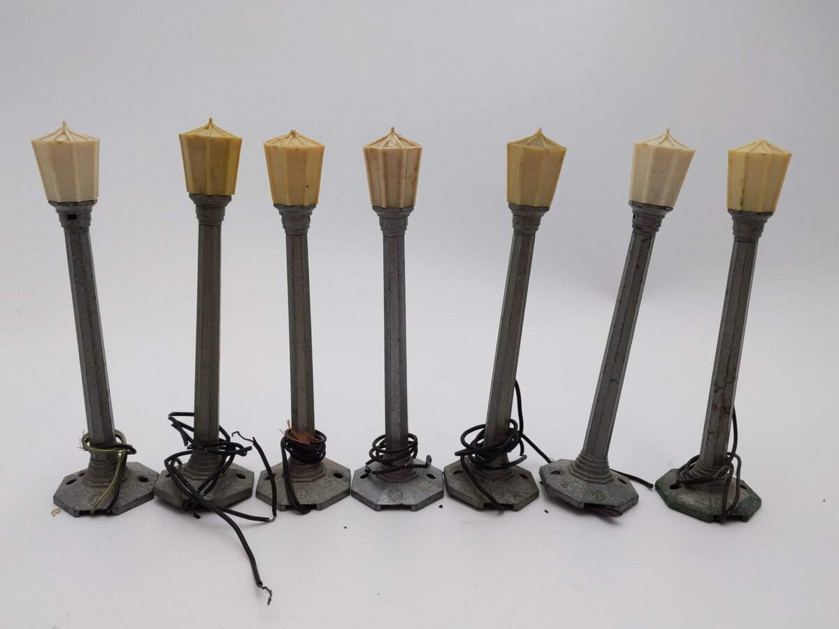 Lionel 71 Vintage O Diecast Lamp Posts [7] VG