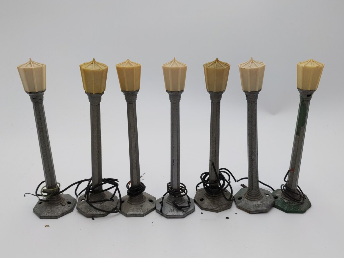 Lionel 71 Vintage O Diecast Lamp Posts [7] VG