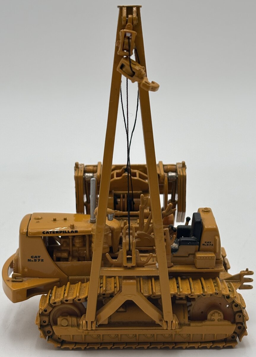 Norscot 55210 1:50 Caterpillar 572C Track Type Pipelayer with Metal EX