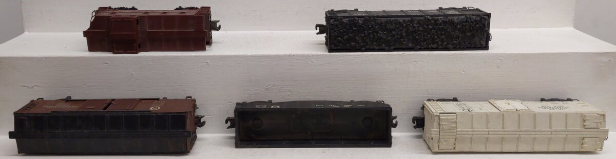 Lionel Vintage O Gauge Freight Cars #25000,60373472,347000,61100 [5] VG