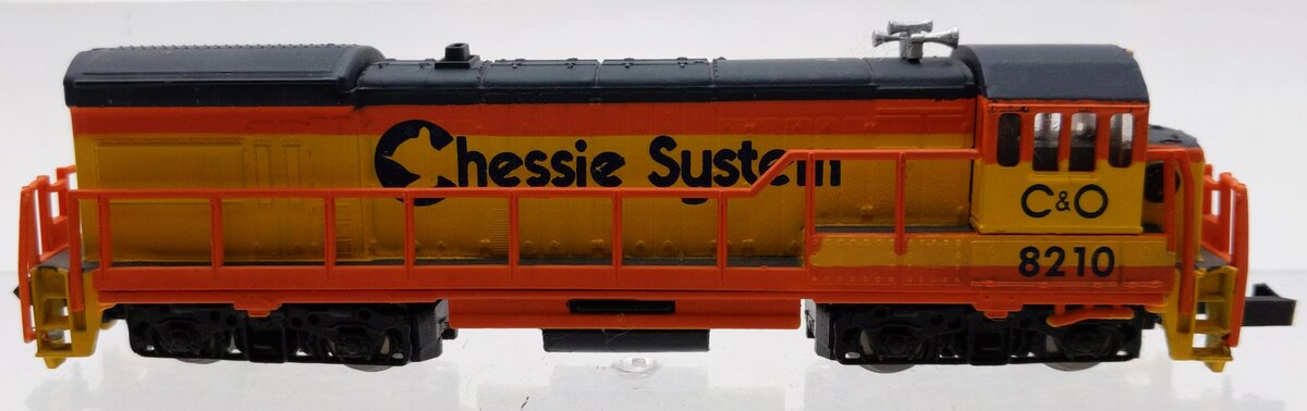 Bachmann 4676 N Scale Chessie GE U36B Diesel Locomotive #8210 EX/Box