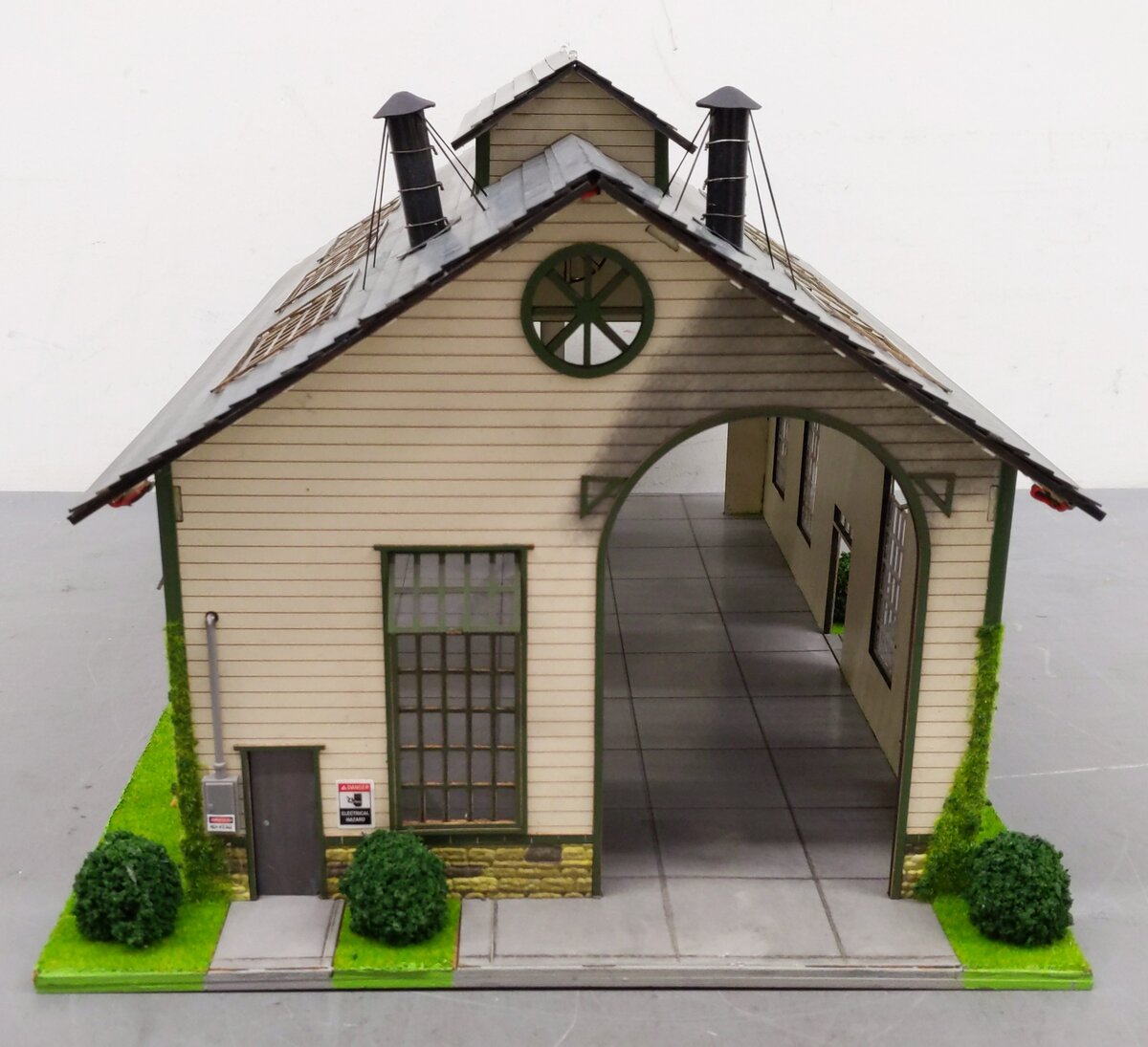 Menards 279-5926 O Scale Cripple Creek Engine Works Building LN