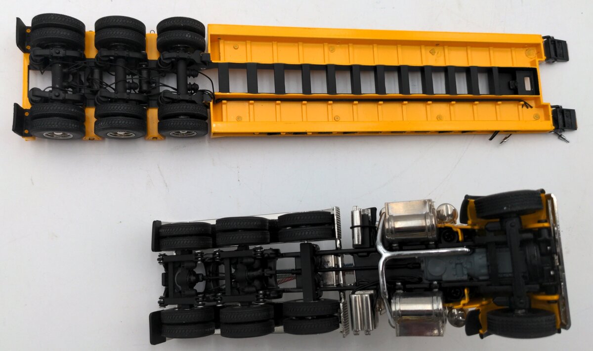 Sword Models DHS0100 1:50 Diecast Yellow Peterbilt 379 Tractor & Rogers Trailer NIB