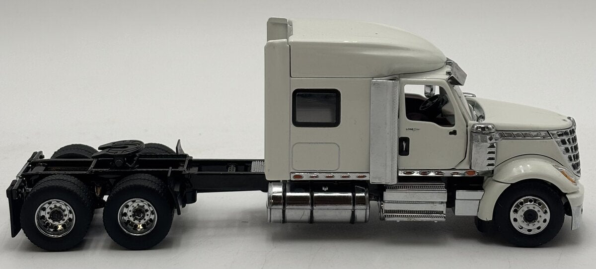 DieCast Masters 71024 1:50 White International LoneStar with Sleeper - Cab Only EX/Box