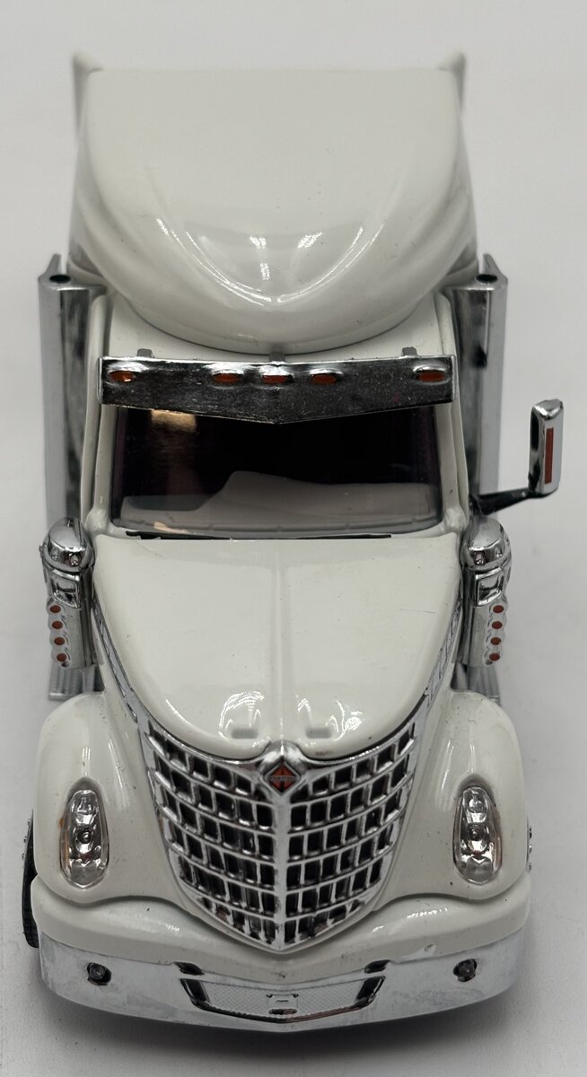 DieCast Masters 71024 1:50 White International LoneStar with Sleeper - Cab Only EX/Box