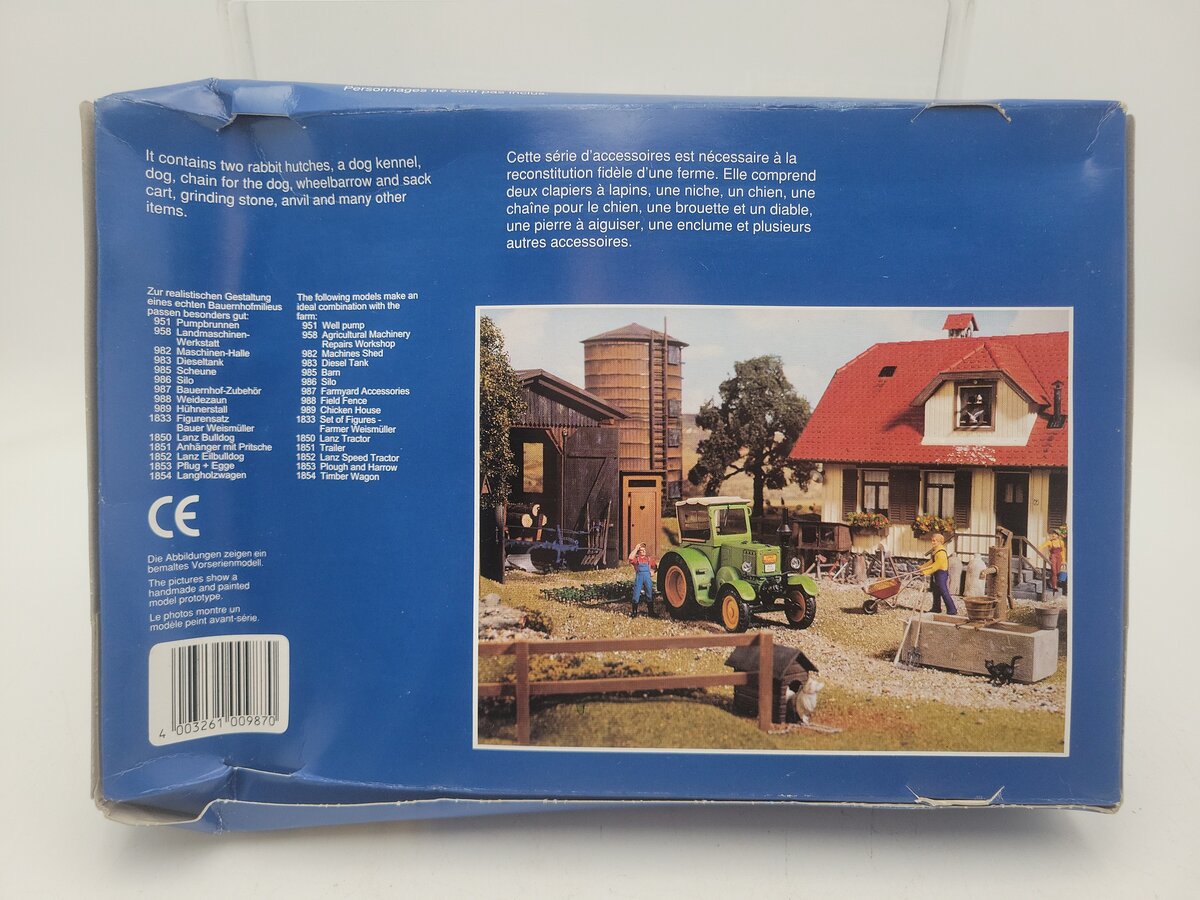 Pola 987 G Scale Farmyard Accessories Plastic Kit LN/Box