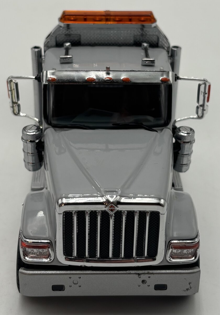 DieCast Masters 71005 1:50 Light Grey International HX520 Day Cab Tandem Tractor LN/Box