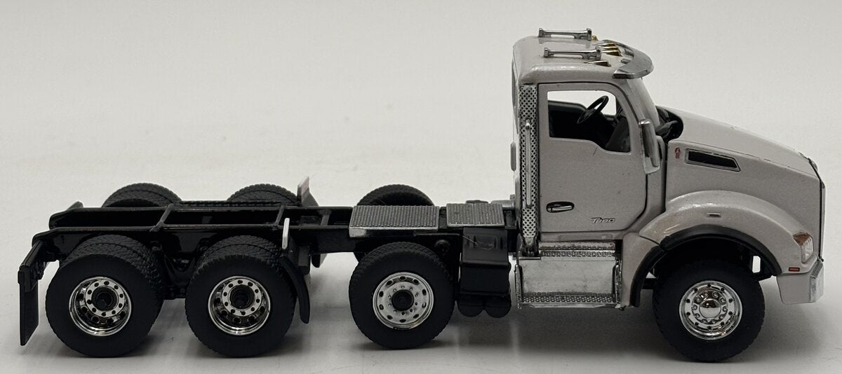 DieCast Masters 71058 1:50 Kenworth T880 SBFA Day Cab Pusher-Axle Tandem Tractor LN/Box