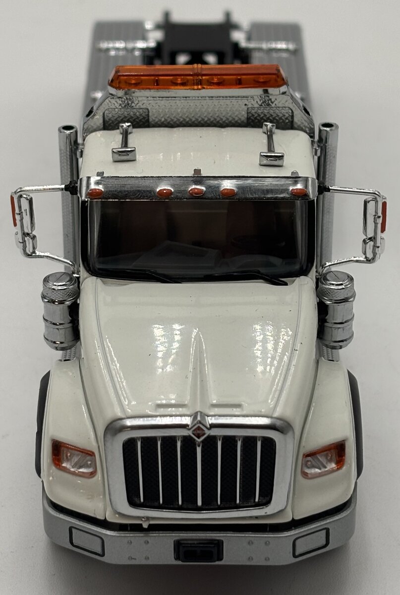 DieCast Masters 71007 1:50 White International HX620 Day Cab Tridem Tractor LN/Box