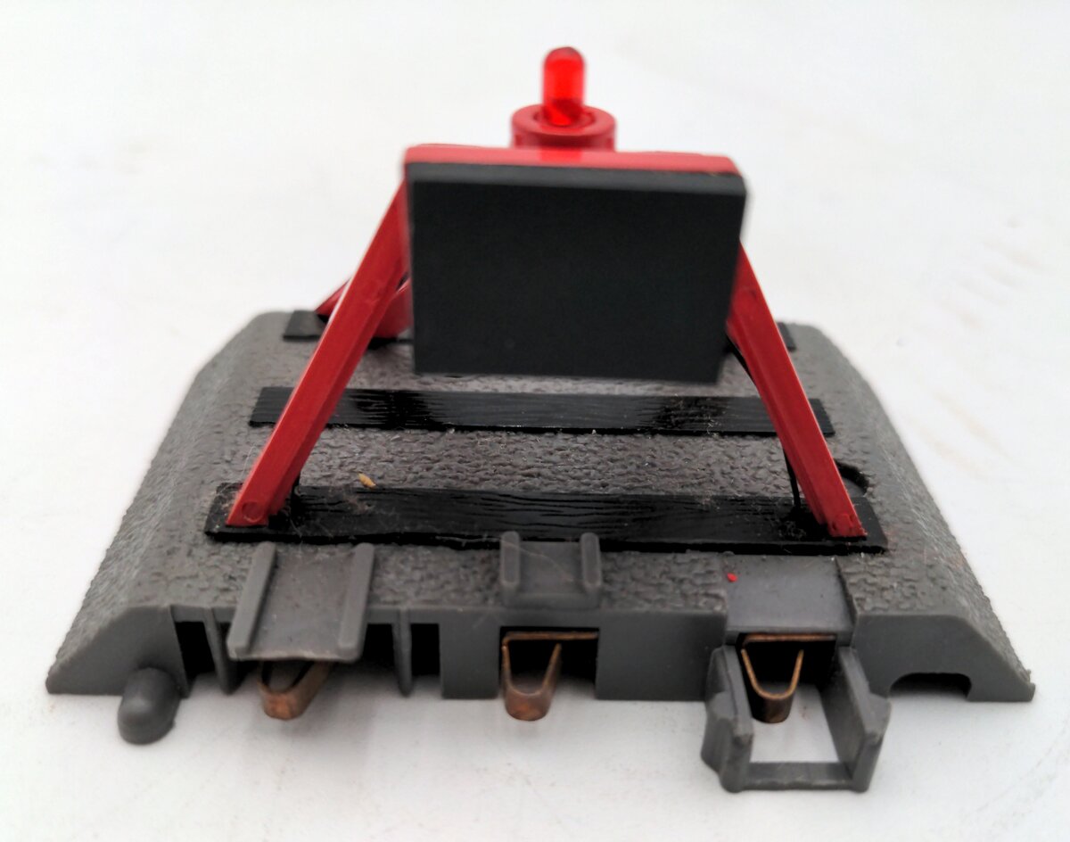 MTH 40-1024 O Scale RailKing RealTrax Illuminated Bumper One Piece EX