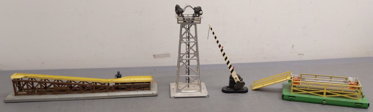 Lionel Vintage O Gauge Accessories #252,2656,362,395 [4] VG