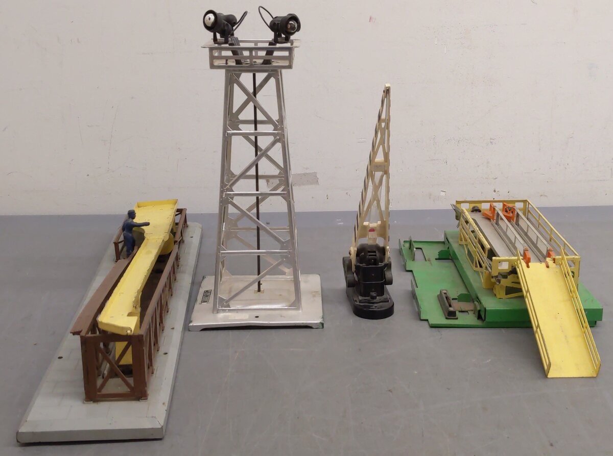 Lionel Vintage O Gauge Accessories #252,2656,362,395 [4] VG