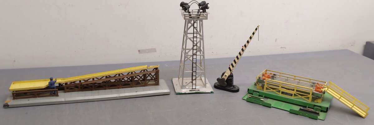 Lionel Vintage O Gauge Accessories #252,2656,362,395 [4] VG
