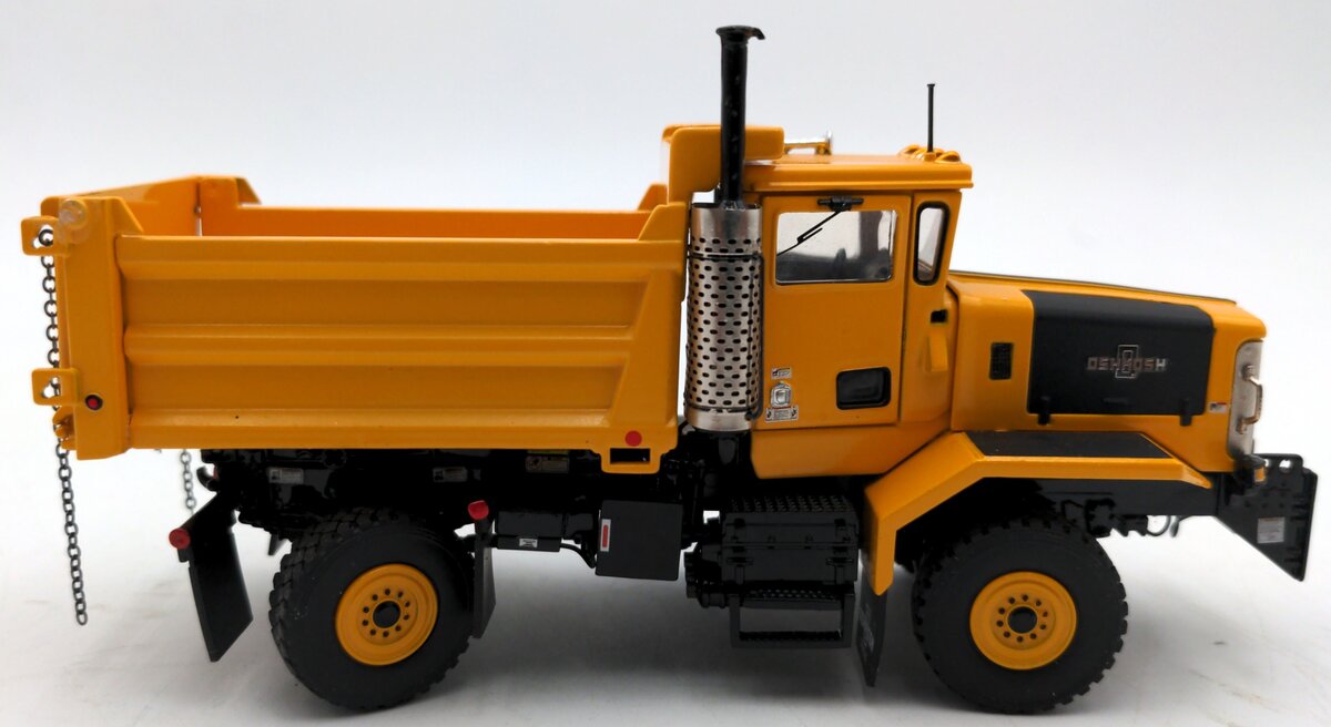 Oshkosh SW3004-Y 1:50 Scale Diecast P-Series Snow Plow NIB