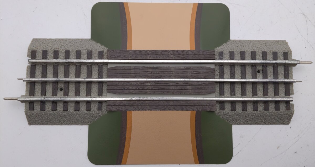 Lionel 6-12036 O Gauge FasTrack Grade Crossing (Pack of 2) EX/Box