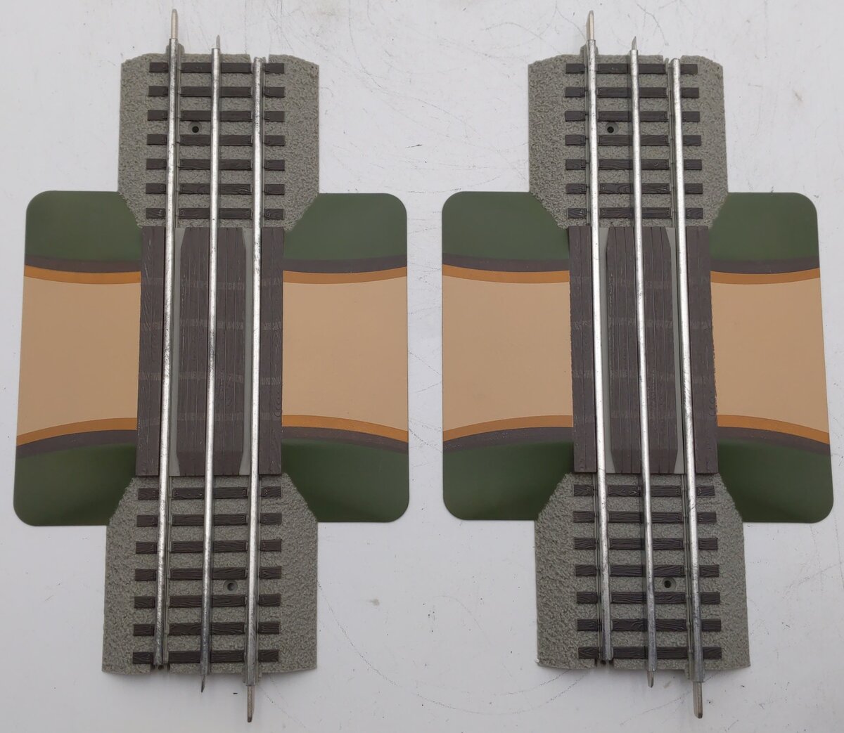 Lionel 6-12036 O Gauge FasTrack Grade Crossing (Pack of 2) EX/Box