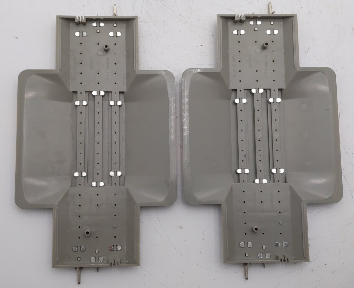 Lionel 6-12036 O Gauge FasTrack Grade Crossing (Pack of 2) EX/Box