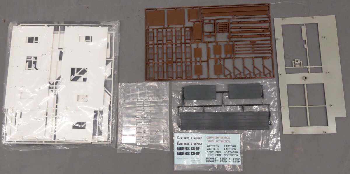 Atlas 6913 O Ace Feed & Supply Hillside Structure Series Kit EX/Box