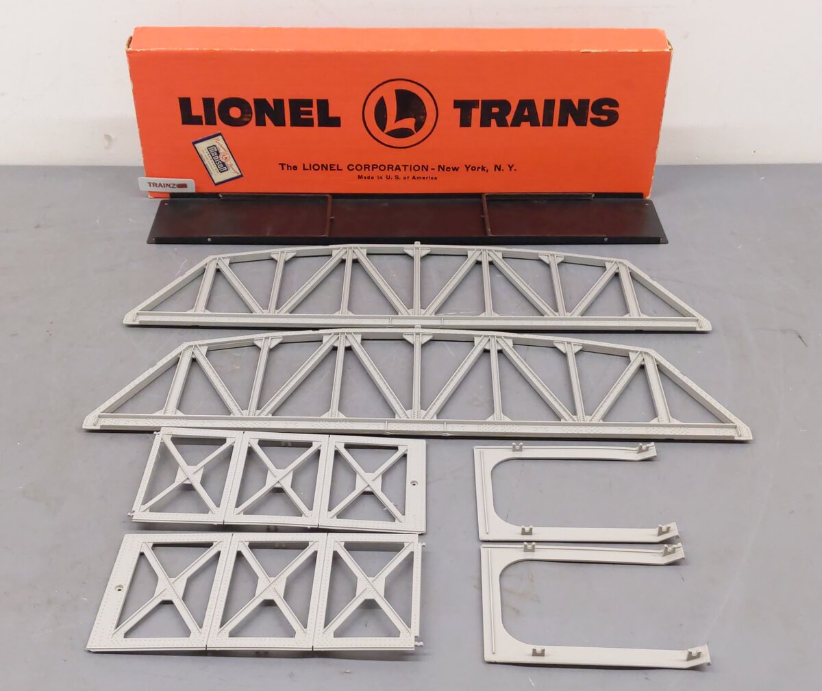 Lionel 321 Vintage O 24 Inch Long Plastic Trestle Bridge - Unassembled VG/Box