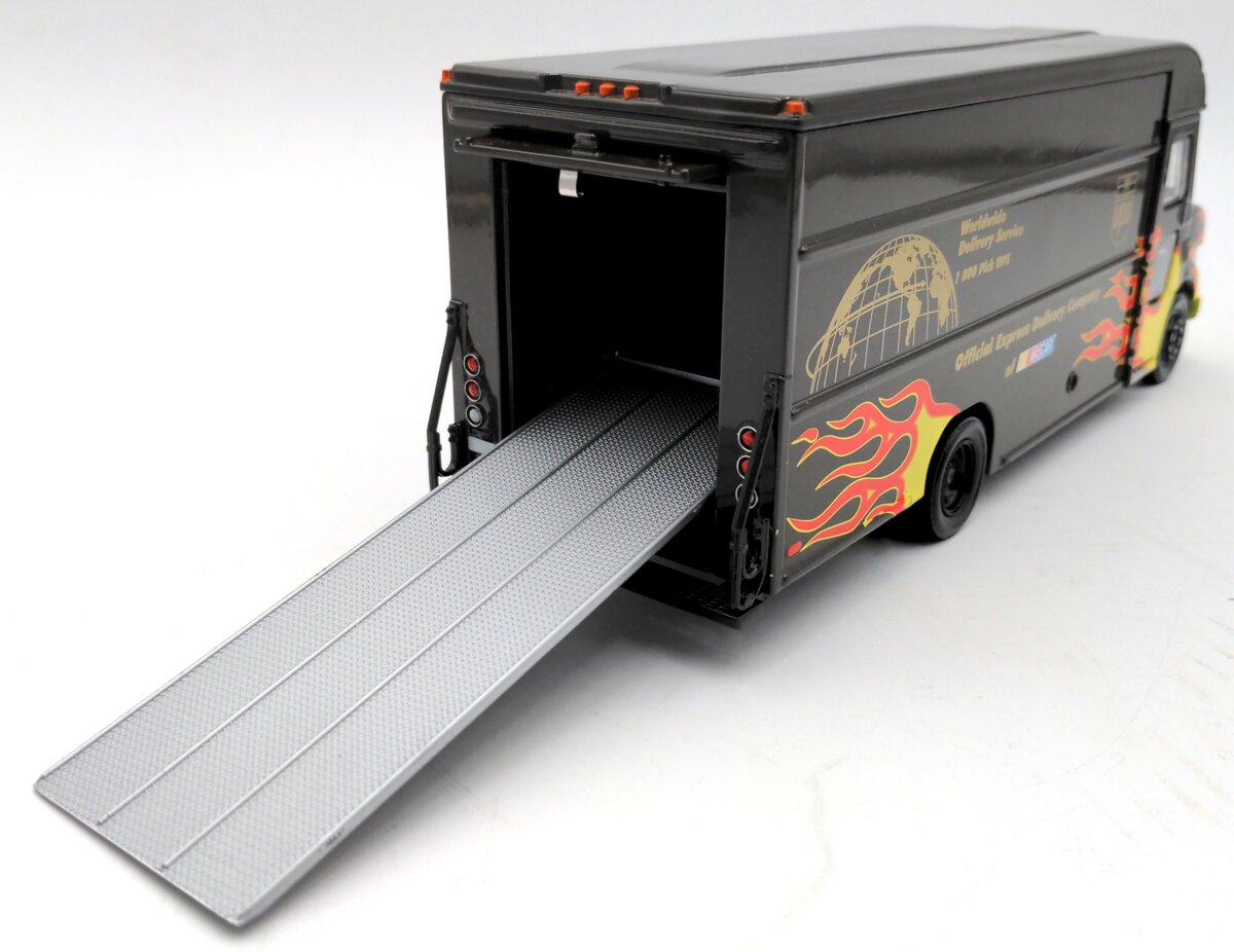 Action Racing 101641 1:32 Scale Diecast UPS Flame Van 2001 Limited Edition NIB